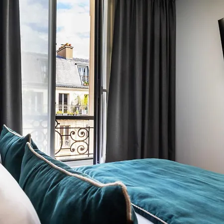 Midnight Hotel Paris