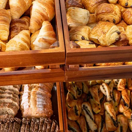 Midnight Hotel Paris