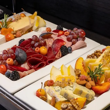 Midnight מלון 3*